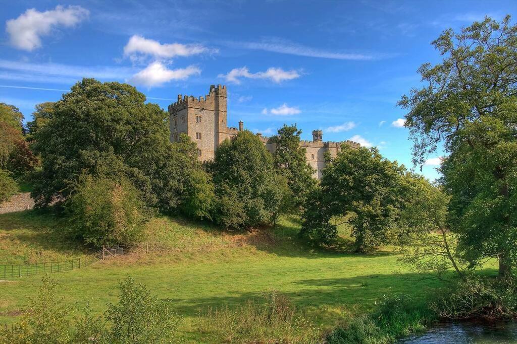 The Belle - A Lovingly Converted Grade II Listed Home From Home In Bakewell Bagian luar foto